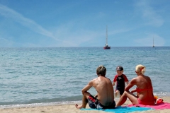 trvelling_children_sea